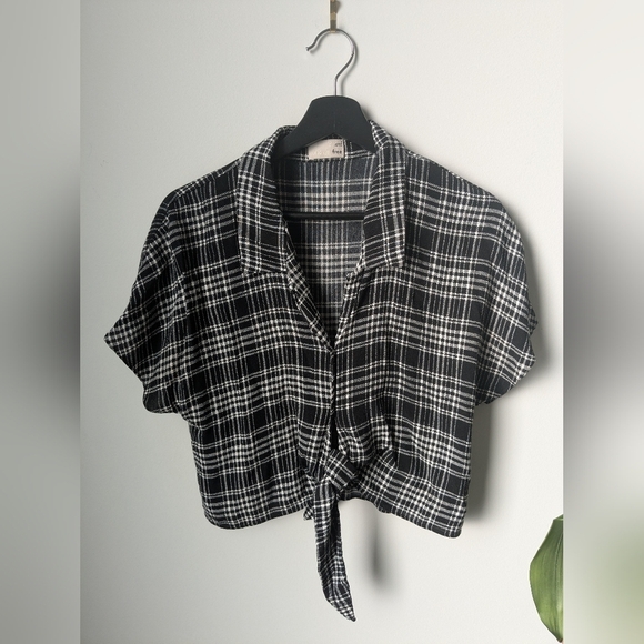 Aritzia Wilfred Free front-tie crop top black and white plaid - Size S - Picture 1 of 5